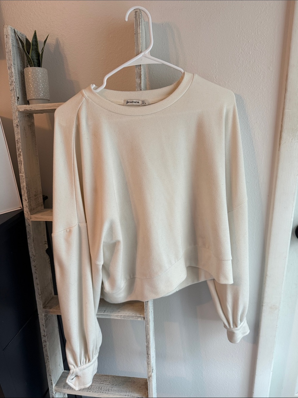 stradivarius Ivory Cropped Crewneck Sweatshirt